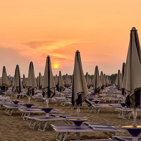 Bright With Swimming Pool And Solarium Apartment Bibione