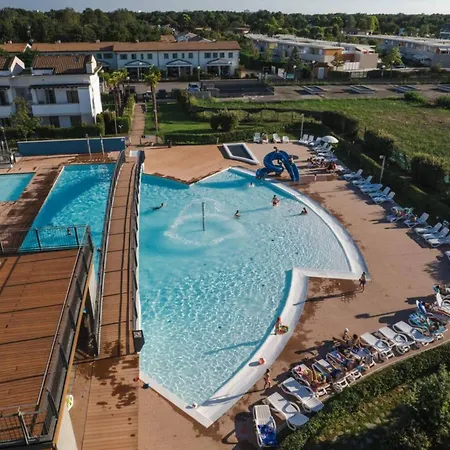 Bright With Swimming Pool And Solarium *