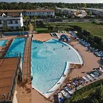 Bright With Swimming Pool And Solarium *