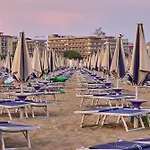 Bright With Swimming Pool And Solarium דירה *