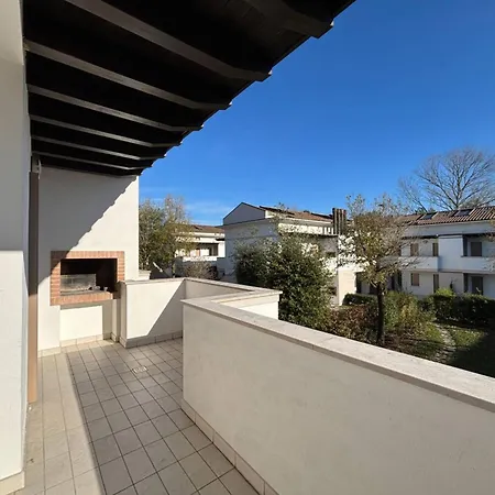 Bright With Swimming Pool And Solarium Apartman Bibione