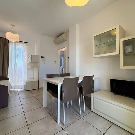 Bright With Swimming Pool And Solarium