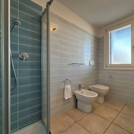 Bright With Swimming Pool And Solarium *