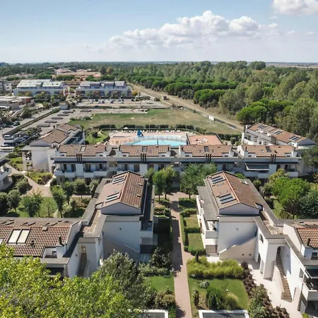 Bright With Swimming Pool And Solarium Apartament Bibione