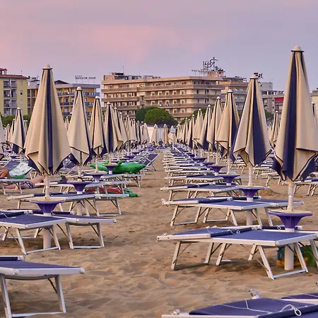 Bright With Swimming Pool And Solarium * Bibione