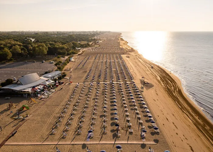 Bright With Swimming Pool And Solarium Appartement Bibione