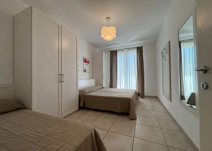 Bright With Swimming Pool And Solarium Apartman Bibione