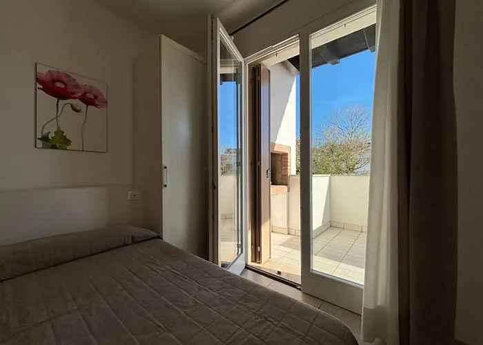 Bright With Swimming Pool And Solarium Appartement Bibione