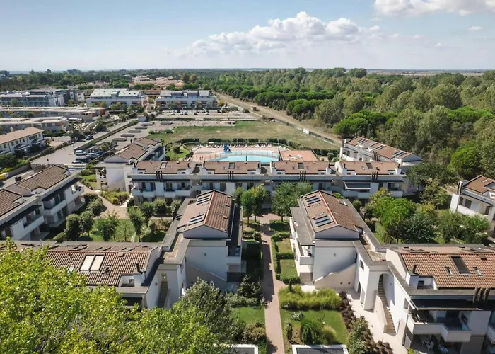 Bright With Swimming Pool And Solarium *